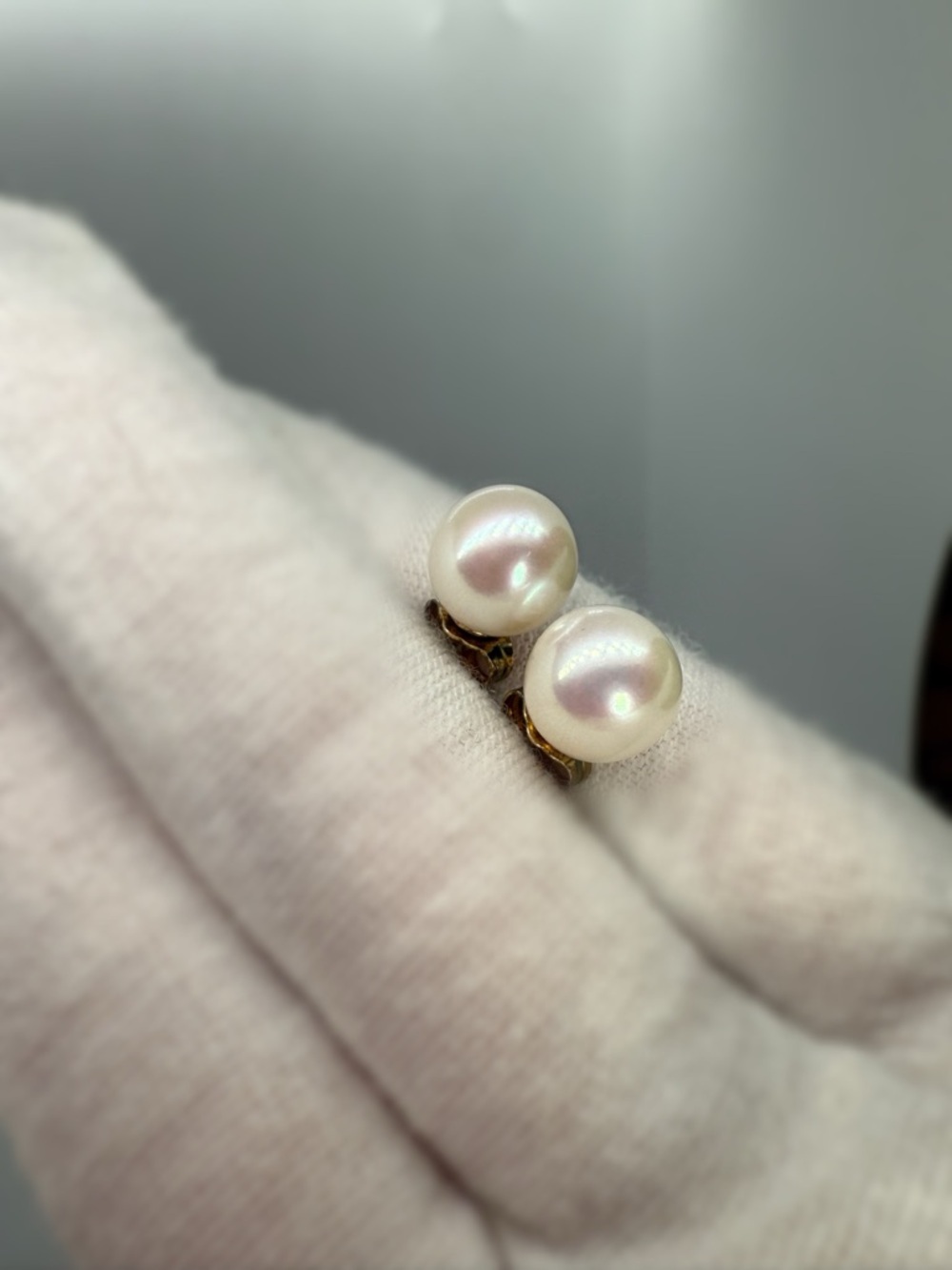 Classic 8mm White Pearl Stud Earrings - Elegant Women's Jewelry - Picture 5 of 9